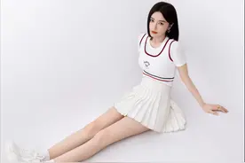 完全不显年纪！秦岚晒美照庆祝44岁生日，穿运动风超短裙秀细白美腿，小10岁绯闻男友魏大勋最近演霸总出圈图片