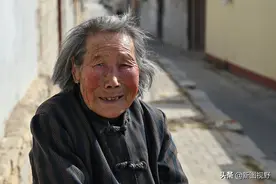 102岁老人，饮食习惯80年没变，一辈子没住过医院，看她如何养生图片