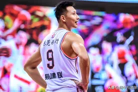 易建联在NBA打了6年，在CBA打了15年，一共赚到多少钱？图片