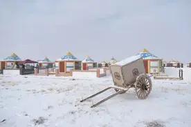 十万网友强势围观！主播小姐姐带你到乌拉特草原吃雪地火锅图片