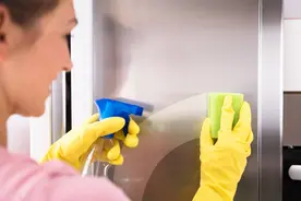 冰箱脏了别只用水擦，教你清洁妙招，冰箱马上干净无异味，实用图片