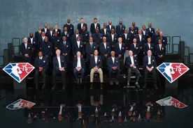 盘点75大球星现场7大瞬间！湖人众星为科比留位，乔丹压轴登场图片