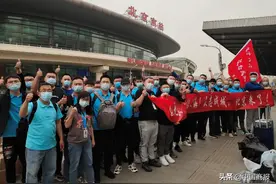 盒马400员工抵达上海 行囊里塞得最多的是药品图片