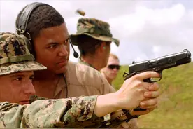 “四等人”都不用了，美军正式退役M1911手枪，传奇就此落幕？图片