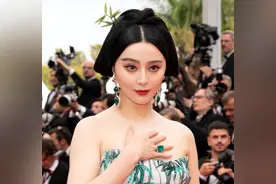 连换8套礼服，将范冰冰在圈内的窘境，体现得淋漓尽致图片