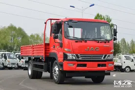 蓝牌4米2被严查，不妨看看合规能拉13吨德沃斯大钢炮载货车图片