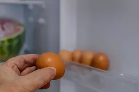 “鸡蛋”可以放冰箱保存吗？或许还有人不清楚，看完涨知识了图片