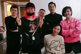 突发！胡歌公开老婆身份背景，官宣已婚当爸，回顾胡歌感情史图片