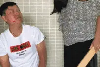 搞笑GIF动图：拔河比赛表情很重要图片