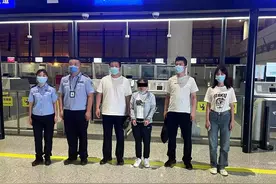 西安一地产销售员私卖楼盘车位，得款240余万用于网赌，被警方抓获图片