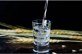 白酒会过期？还是放得越久越好喝？弄清这“3大误区”，你就懂了图片