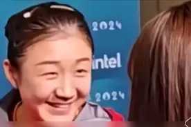 日乒前一姐现身奥运！心系马龙托陈梦送礼物，陈梦秒懂偷笑图片
