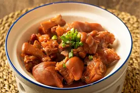 猪蹄这样做太好吃了，酱香浓郁，软烂Q弹不油腻，吃一次就忘不了图片