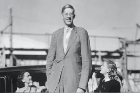 他身高2米72，是世界上最高的人，却只活到22岁，他经历了什么？图片