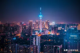 深夜回家的打工人，一首动听的《最远的你是我最近的爱》陪伴图片