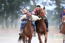 辽宁阜新：阜蒙县王府上演叼羊大戏图片