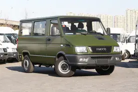 依维柯得意新车型，短轴低顶，7座，1+3+3布局，搭载2.5T柴油动力图片