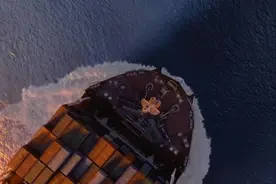 韩寒春节档新片首款长预告！刘昊然大秀车技，陈小春却让他去拉客图片