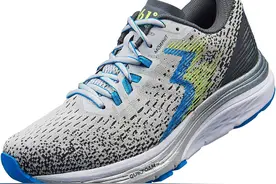 全球有闻名于世的四大跑鞋，咱们有性价比更高的国产四大跑鞋图片