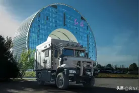 天生不凡I 四驱三把锁，全地形越野，一汽解放·雪鹰越野式房车图片