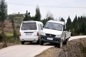 “村村通”变“村村痛”？农村路太窄，那到底多宽才合适？图片