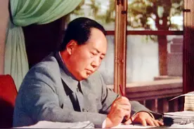 毛主席在八大的开幕词获赞，他说：不是我写的，是个年轻秀才写的图片