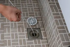 下水道堵塞用热水冲？错！教你正确的方法，管道疏通无异味图片