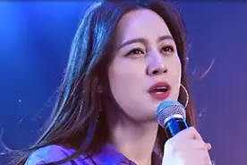 唐艺：某音一姐登台演唱被批，网友质疑唱歌靠吼，她真的没实力吗图片