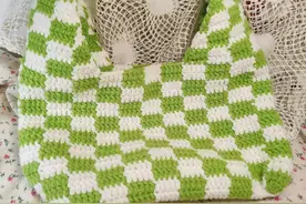 手工毛线钩织包包的方法，学会再也不用买包了，拿起钩针试试吧图片