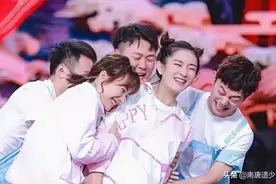 《快本》结束三个多月，四位接到新节目，只有杜海涛在家“抠脚”图片