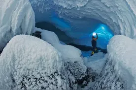 南极冰盖下有啥？科学家在那里发现“新世界”，有湖泊洞穴和生命图片