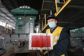 给火车加油与汽车加油有什么不同？图片