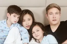 马雅舒和丈夫辅导儿女写作业，深呼吸调整情绪，相互鼓励好温馨图片