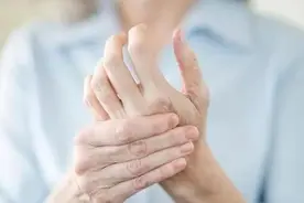 经常“手脚发麻”的人要注意了，可能是出现了6种问题，不要忽视图片