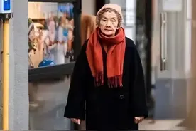 这群年龄70+的时髦奶奶告诉你，女人老了，穿衣“添彩”太时髦图片