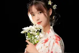 现实中我们不要做这样的笨乌鸦，要学就学这样一个聪明的乌鸦图片