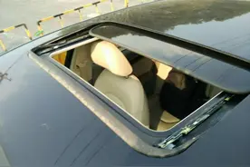 买车为什么不要带天窗的？买完三年就后悔图片