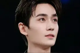 管虎没说错，不拍戏就消失的朱一龙，早已不仅是演员那么简单了图片