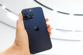 iPhone15ProMax真机上手：“减肥”后手感轻盈，但该喷的还是要喷图片