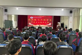 厉兵秣马，决胜百日——华凤学校举行中考百日誓师大会图片