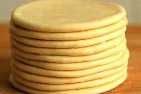 早餐饼独特新做法，60秒出锅，营养解馋又快速，我家一周吃3次图片