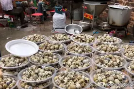 安徽小伙去广东农村吃酒席，被不锈钢盆装菜寒酸到了：太随便了图片