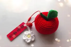 毛线钩针编织漂亮寓意平安喜乐装饰挂件，手工制作文字图解教程图片