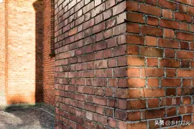 农村新建房屋，砖墙上的白霜是什么？会对房屋和人造成不良影响吗图片