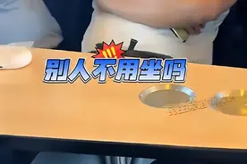女生高铁被打后续！右手被打红，警方介入，网友：违法成本太低图片