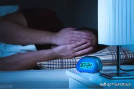 “鬼压床”是怎么回事？意识清醒但全身动不了，对健康有啥影响？图片