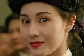 李嘉欣青涩的学生时代，美女也有美女的烦恼图片