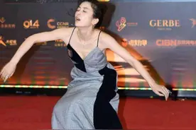 自降身价直播间喊老公的赵樱子，曾跟胡一天传绯闻，如今认不出图片