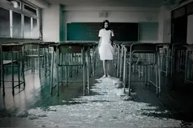 民间故事“尘封的教室”图片