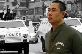 河北最牛黑老大杨树宽，敢和加代硬碰硬，勒索8个亿开装甲车上路图片